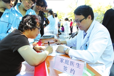 習近平：推進家庭醫(yī)生簽約服務(wù)